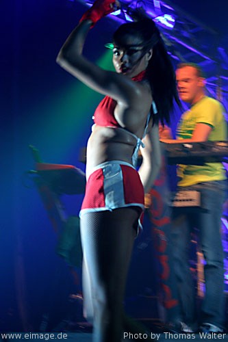 SCOOTER "WE LIKE IT LOUD!" - Tour 2004 im Capitol Mannheim am 06.02.2004 - img_0488.jpg - eimage.de - Event Fotos 