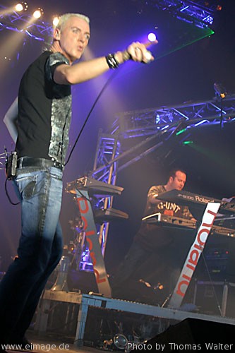 SCOOTER "WE LIKE IT LOUD!" - Tour 2004 im Capitol Mannheim am 06.02.2004 - img_0497.jpg - eimage.de - Event Fotos 