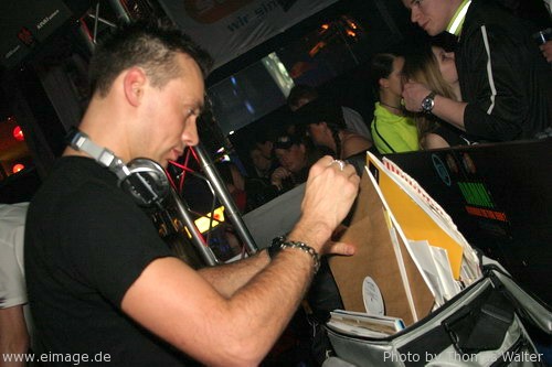 DJ Isaac am 03.04.2004 - img_7002.jpg - eimage.de - Event Fotos 