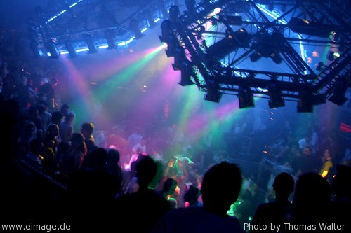 Mega Easter Rave im ProdoX Darmstadt am 08.04.2004 - img_7597.jpg - eimage.de - Event Fotos 