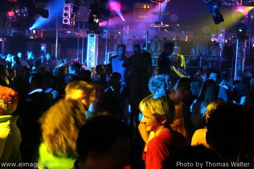 Groove Coverage aka DJ Novus am 01.05.2004 - img_8869.jpg - eimage.de - Event Fotos 