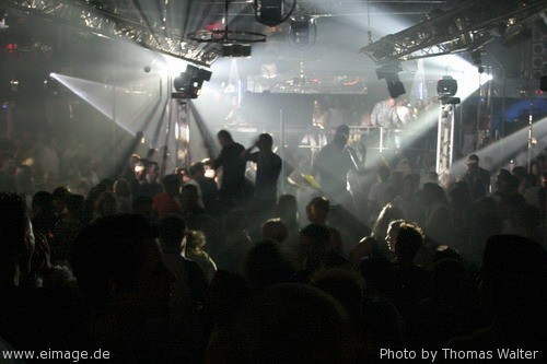 Groove Coverage aka DJ Novus am 01.05.2004 - img_8912.jpg - eimage.de - Event Fotos 