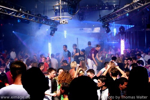 Groove Coverage aka DJ Novus am 01.05.2004 - img_8917.jpg - eimage.de - Event Fotos 