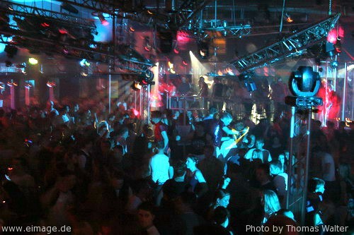 Groove Coverage aka DJ Novus am 01.05.2004 - img_8930.jpg - eimage.de - Event Fotos 