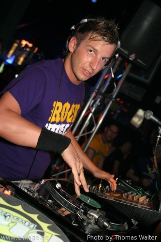 Groove Coverage aka DJ Novus am 01.05.2004 - img_9050.jpg - eimage.de - Event Fotos 