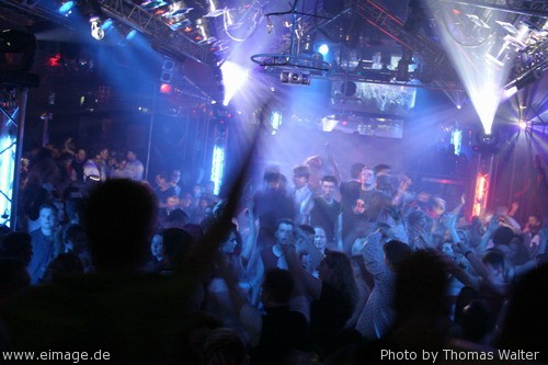 Groove Coverage aka DJ Novus am 01.05.2004 - img_9078.jpg - eimage.de - Event Fotos 