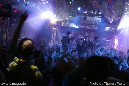 Groove Coverage aka DJ Novus am 01.05.2004 - img_9079.jpg - eimage.de - Event Fotos 