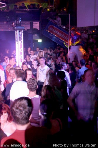 Groove Coverage aka DJ Novus am 01.05.2004 - img_9100.jpg - eimage.de - Event Fotos 