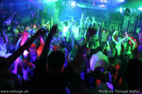 Groove Coverage aka DJ Novus am 01.05.2004 - img_9311.jpg - eimage.de - Event Fotos 