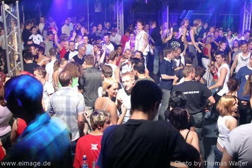 Groove Coverage aka DJ Novus am 01.05.2004 - img_9319.jpg - eimage.de - Event Fotos 