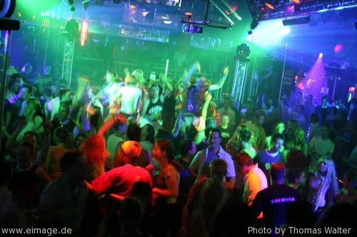 Groove Coverage aka DJ Novus am 01.05.2004 - img_9330.jpg - eimage.de - Event Fotos 