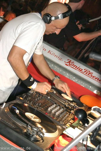 DJ Meeting in der Turbinenhalle Oberhausen am 05.05.2004 - img_9617.jpg - eimage.de - Event Fotos 