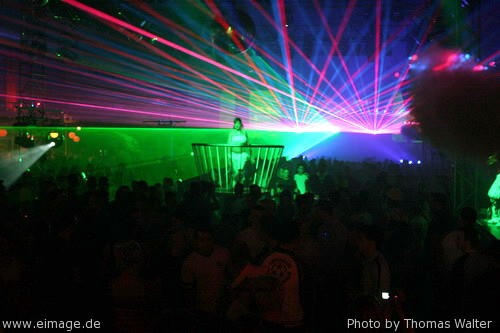 DJ Meeting in der Turbinenhalle Oberhausen am 05.05.2004 - img_9876.jpg - eimage.de - Event Fotos 