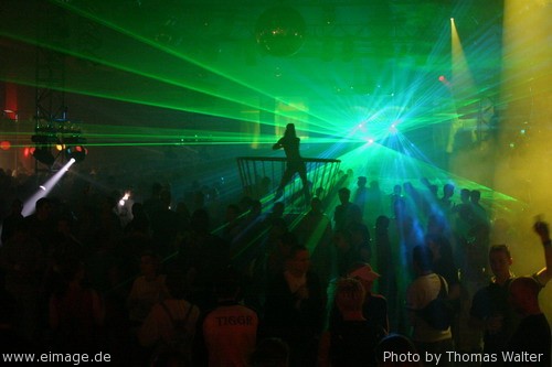 DJ Meeting in der Turbinenhalle Oberhausen am 05.05.2004 - img_a101.jpg - eimage.de - Event Fotos 