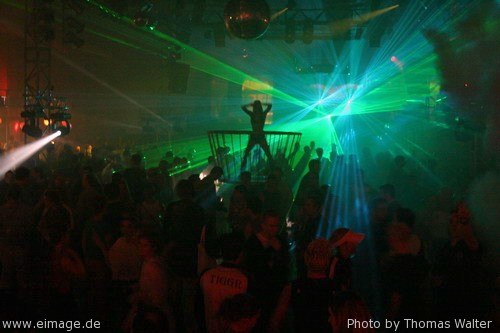 DJ Meeting in der Turbinenhalle Oberhausen am 05.05.2004 - img_a102.jpg - eimage.de - Event Fotos 