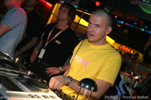 DJ Meeting in der Turbinenhalle Oberhausen am 05.05.2004 - img_a178.jpg - eimage.de - Event Fotos 