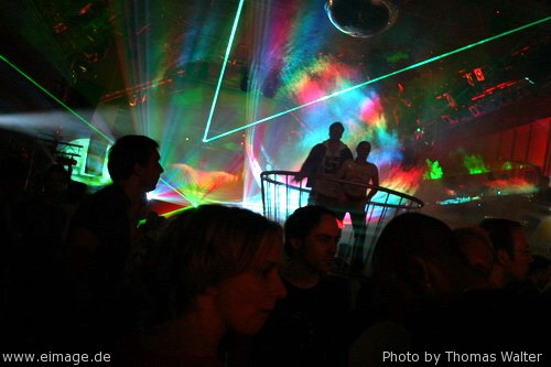 DJ Meeting in der Turbinenhalle Oberhausen am 05.05.2004 - img_a282.jpg - eimage.de - Event Fotos 
