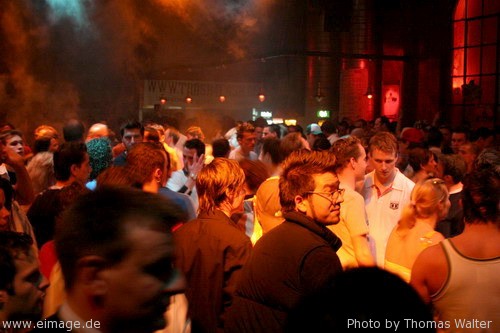 DJ Meeting in der Turbinenhalle Oberhausen am 05.05.2004 - img_a330.jpg - eimage.de - Event Fotos 