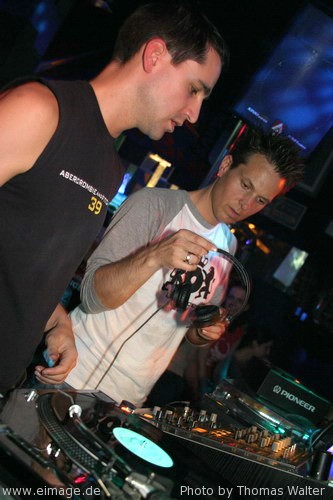 Blank and Jones am 19.05.2004 - img_1660.jpg - eimage.de - Event Fotos 