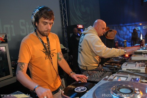 Nature One 2005 (Day Two) Raketenbasis Pydna bei Kastellaun am 06.08.2005 - img_a668.jpg - eimage.de - Event Fotos 