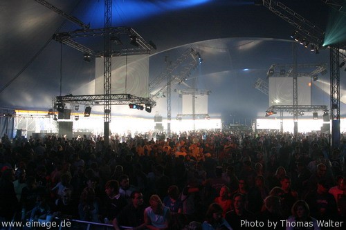 Nature One 2005 (Day Two) Raketenbasis Pydna bei Kastellaun am 06.08.2005 - img_a670.jpg - eimage.de - Event Fotos 