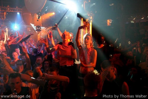 Die groe Welcome to the Club Jahresparty am 02.10.2005 - img_5235.jpg - eimage.de - Event Fotos 