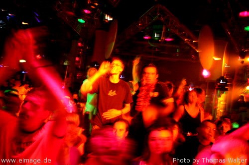 Die groe Welcome to the Club Jahresparty am 02.10.2005 - img_5586.jpg - eimage.de - Event Fotos 