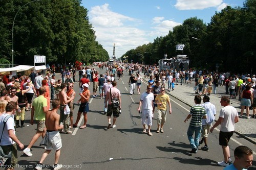 Loveparade 2006 Love is Back in Berlin Part 1 am 15.07.2006 - img_3345.jpg - eimage.de - Event Fotos 