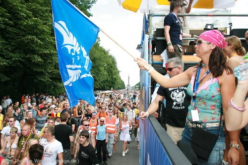 Loveparade 2006 Love is Back in Berlin Part 1 am 15.07.2006 - img_3363.jpg - eimage.de - Event Fotos 