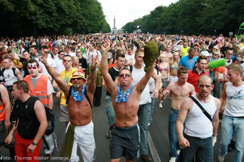 Loveparade 2006 Love is Back in Berlin Part 1 am 15.07.2006 - img_3364.jpg - eimage.de - Event Fotos 