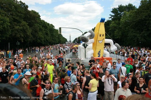 Loveparade 2006 Love is Back in Berlin Part 1 am 15.07.2006 - img_3365.jpg - eimage.de - Event Fotos 