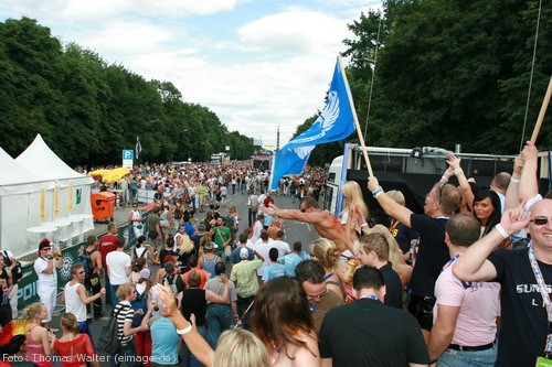 Loveparade 2006 Love is Back in Berlin Part 1 am 15.07.2006 - img_3369.jpg - eimage.de - Event Fotos 