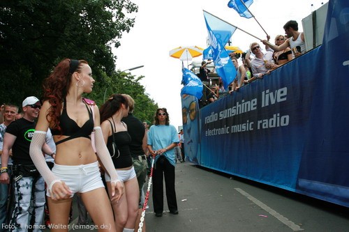 Loveparade 2006 Love is Back in Berlin Part 1 am 15.07.2006 - img_3371.jpg - eimage.de - Event Fotos 