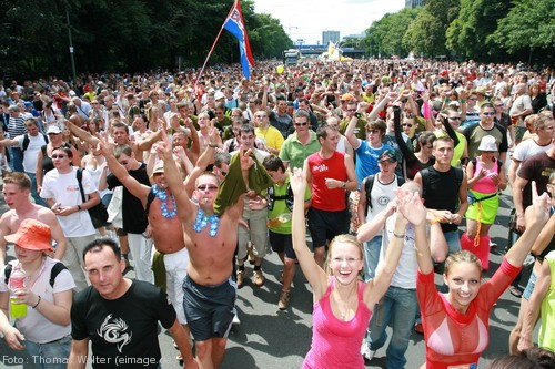 Loveparade 2006 Love is Back in Berlin Part 1 am 15.07.2006 - img_3377.jpg - eimage.de - Event Fotos 