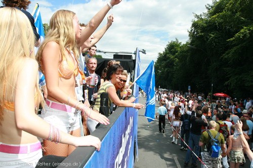 Loveparade 2006 Love is Back in Berlin Part 1 am 15.07.2006 - img_3387.jpg - eimage.de - Event Fotos 