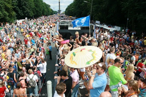 Loveparade 2006 Love is Back in Berlin Part 1 am 15.07.2006 - img_3402.jpg - eimage.de - Event Fotos 