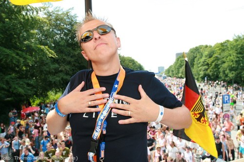 Loveparade 2006 Love is Back in Berlin Part 1 am 15.07.2006 - img_3404.jpg - eimage.de - Event Fotos 