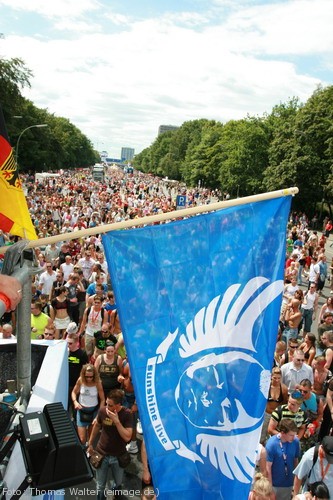 Loveparade 2006 Love is Back in Berlin Part 1 am 15.07.2006 - img_3405.jpg - eimage.de - Event Fotos 