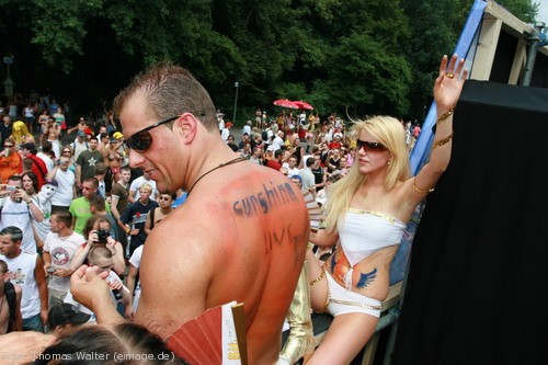 Loveparade 2006 Love is Back in Berlin Part 1 am 15.07.2006 - img_3425.jpg - eimage.de - Event Fotos 