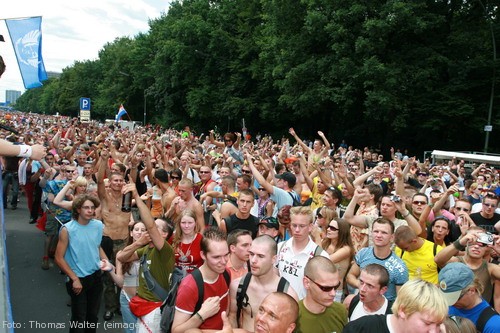 Loveparade 2006 Love is Back in Berlin Part 1 am 15.07.2006 - img_3427.jpg - eimage.de - Event Fotos 