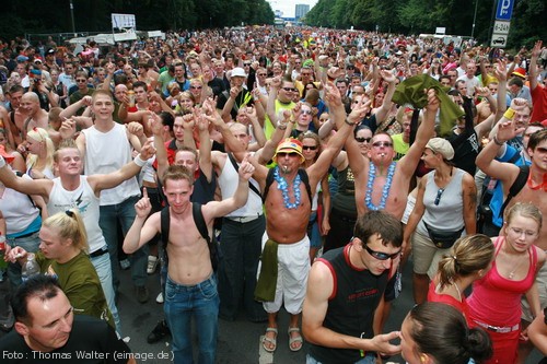 Loveparade 2006 Love is Back in Berlin Part 1 am 15.07.2006 - img_3430.jpg - eimage.de - Event Fotos 