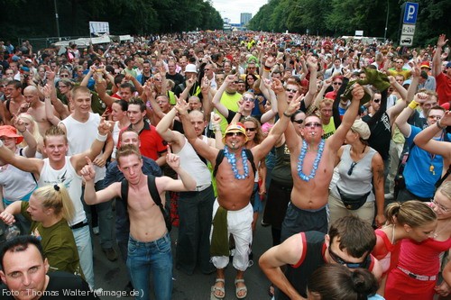 Loveparade 2006 Love is Back in Berlin Part 1 am 15.07.2006 - img_3431.jpg - eimage.de - Event Fotos 