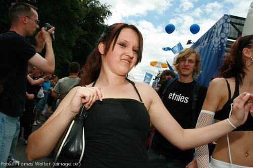 Loveparade 2006 Love is Back in Berlin Part 1 am 15.07.2006 - img_3438.jpg - eimage.de - Event Fotos 