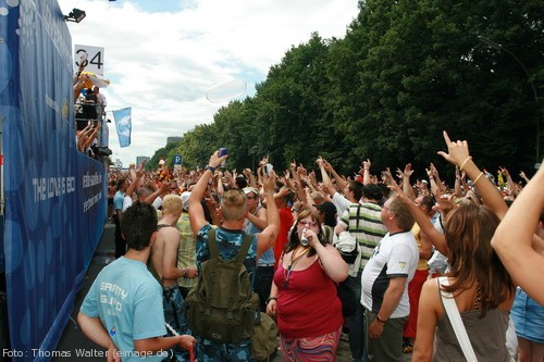 Loveparade 2006 Love is Back in Berlin Part 1 am 15.07.2006 - img_3444.jpg - eimage.de - Event Fotos 