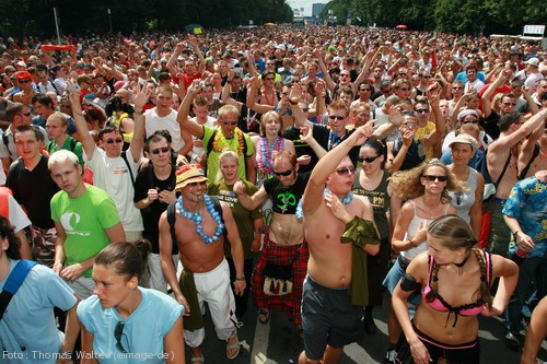 Loveparade 2006 Love is Back in Berlin Part 1 am 15.07.2006 - img_3471.jpg - eimage.de - Event Fotos 