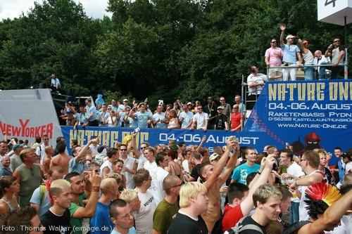 Loveparade 2006 Love is Back in Berlin Part 1 am 15.07.2006 - img_3478.jpg - eimage.de - Event Fotos 