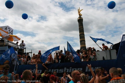Loveparade 2006 Love is Back in Berlin Part 1 am 15.07.2006 - img_3493.jpg - eimage.de - Event Fotos 