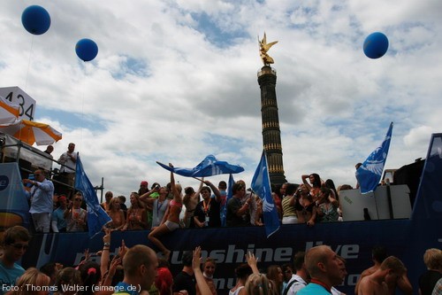 Loveparade 2006 Love is Back in Berlin Part 1 am 15.07.2006 - img_3494.jpg - eimage.de - Event Fotos 