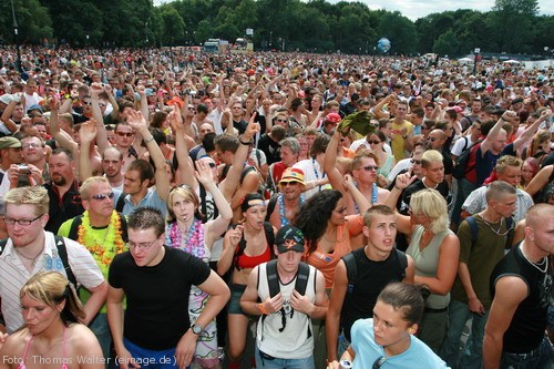 Loveparade 2006 Love is Back in Berlin Part 1 am 15.07.2006 - img_3506.jpg - eimage.de - Event Fotos 