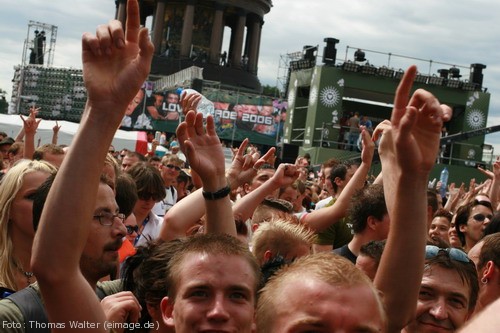 Loveparade 2006 Love is Back in Berlin Part 1 am 15.07.2006 - img_3513.jpg - eimage.de - Event Fotos 